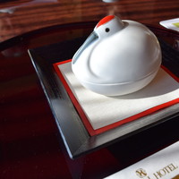 日本料理 桃山 - 1612 桃山 向い(正月らしく鶴の器)
                   ・田づくり
                   ・黒豆寄せ
                   ・叩き山牛蒡