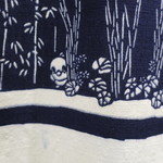 傳 - 藍染めの暖簾に潜むピーちゃん（笑）