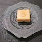 傳 - 先付：フォアグラ最中 干し柿 いぶりがっこ2