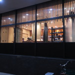 傳 - 一見2階に見える店（笑）