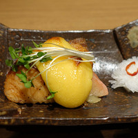 別邸 竹の庵 銀座3丁目店 - 秋鮭と焼き林檎重ね焼き