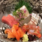 日本料理 とくを - 向付。本まぐろ中トロ・鮃・シマアジ・赤貝・車海老