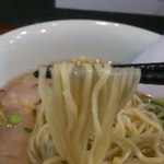 町田汁場 しおらーめん進化 - 麺