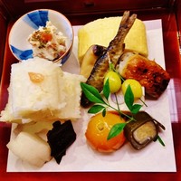 味 ふくしま - 『お弁当』!! 『干し柿と松の実の白和え』『胡麻麩の田楽』『さわらの幽庵焼き』『甘く炊いた金柑』などの１０種盛り合わせ～♪(^o^)丿