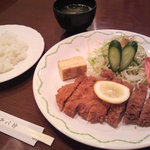 いずみ - ロースカツ定食。ジューシーなお肉をご堪能ください。【日替りメニュー】です