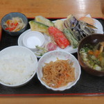 こびる食堂 in 八百よろず屋 ちいさな野菜畑 - 野菜天ぷら定食