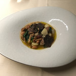 村上農場きたあかりのニョッキと天城黒豚のコンソメ 黒トリュフ風味