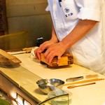 英ちゃん冨久鮓 - 棒寿司を作る