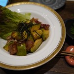 ひとひら - ピリ辛なアボカドとお刺身のやつな。また食べよ！