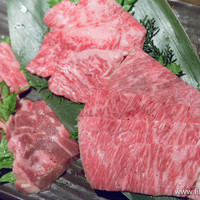 焼肉 炙屋武蔵 - （手前より時計回りに）和牛タンモト・和牛中落ち・和牛カルビ・和牛クリ【2016年4月】