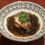 Hanayagi - 柔らか蒸し鮑ともずくの酢物。