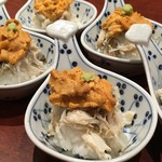 Hanayagi - 生雲丹と松葉蟹の一口丼。