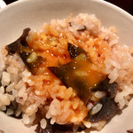 名物トリュフご飯には黄身をかけていただくのがオススメとのこと。すげえ豪華なTKGだな。