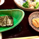 はらまさ - お造りを野菜や肝醤油と共に海苔で巻いていただきます。