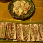 Izakayajuumambariki - 鶏ネック(400円)と牛さがり(630円)
