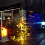 OZ cafe - 店頭にはクリスマスツリーがありました！とっても可愛いお店でした！