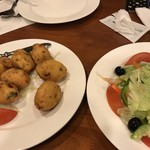 DUMBO RESTAURANTE - バカリャウ・コロッケと野菜サラダ