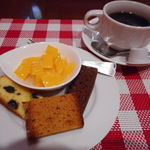 ビストロ アオキ - 今回のデザートは4種盛。コーヒーもセット