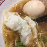 どうとんぼり神座 - 水餃子をスープに投入