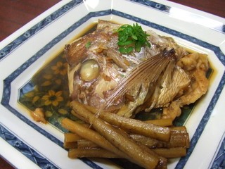 一とく - 天然明石鯛のあら炊き。鯛の身の中で一番旨みが入ったあらの部分をこぼうと炊き上げます