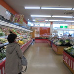 ヤオヨシ - お昼だからすいてます