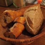 アヒルストア - パン：胡椒とフルーツのフランスパン、キャラウェイシード