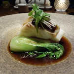THE DINING シノワ唐紅花＆鉄板フレンチ蒔絵 - 近海産鯛の強火蒸し　ブラックビーンズソース 