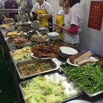 NEW DAY Restaurant - この厨房で指を指して好きなだけお皿に装ってもらいます