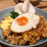 GOLDEN SHOWER TREE - インドネシアの焼飯ナシゴレン