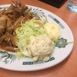 日高屋 - 生姜焼きにはポテサラ付きます