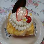 シャロン - 苺のクレープ。