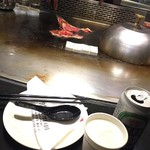 Karen Teppanyaki - 缶ビールに紙コップ（笑）