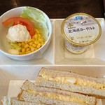 カフェ・ド・クリエ - 卵とハムトーストセット520円