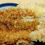 天丼てんや - 天丼てんや 西葛西店 大海老穴子天丼の上から大イカ・活〆め穴子・天然大海老は丼から大きくはみ出します