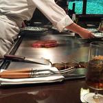 横浜うかい亭 - シェフが説明しながら焼いてくれます