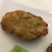銀座 飛雁閣 - 海老と帆立と白身と香菜のパン粉揚げ。海老と帆立の甘みをパクチーや酒の香りが引き締める。サービスマンも前菜の中で一番好きと話していた。
