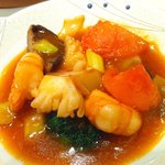 一層樓 - 海老と烏賊のトマト煮込み
