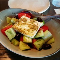 THE APOLLO - グリークサラダ（フェタチーズ・トマト・キュウリ）昼のコース料理