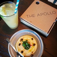 THE APOLLO - イエローエンドウ豆のディップと、ピタパン（昼のコース料理）