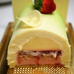 パティスリー・パリセヴェイユ - 2016年Xmasケーキ＝シトロンヴェール・フレーズ　断面