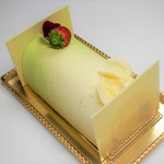 パティスリー・パリセヴェイユ - 2016Xmasケーキ＝シトロンヴェール・フレーズ　5,200円 限定100台　6.5×15cm
      