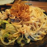 肉汁餃子のダンダダン - 蒸し鶏のサラダ 680円
