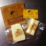 左：焼けるチーズ、右：ストリングチーズ