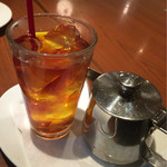 マザームーンカフェ - 熱々紅茶を注ぐと一気に冷えます♪