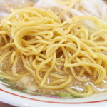 東京屋台らーめん翔竜　金町水戸街道店 - 麺（デフォの中細麺）