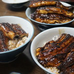 鰻丼（上・3800円）
          、長焼（大）で2人前の丼（4000円）