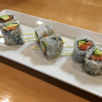 鮨松榮 - サーモンアボカドロール（900円）