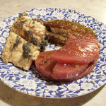 TAPiR - 豆腐、紫大根、四角豆のピクルス3種(500円だったかな？)