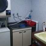 ワイス温泉 - 共用の炊事場、洗面所、コンインランドリー