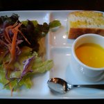 ピッツェリア クラフト - サラダ・スープ・ミニパンのセット（前菜）　ランチコース
